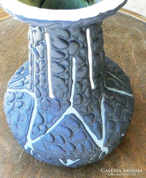 Retro ceramic vase with king sign