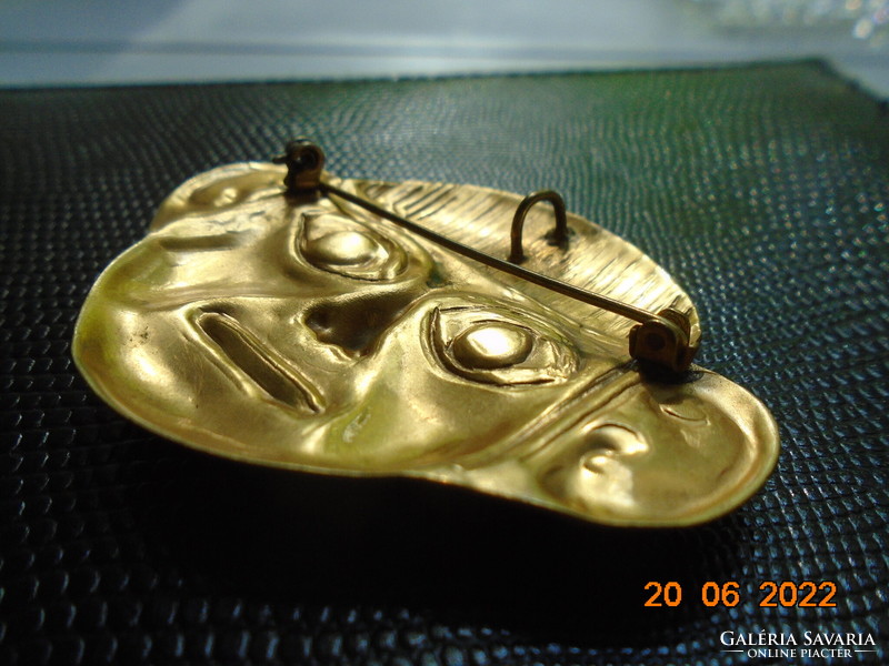 Gold-plated Inca Indian mask with green eyes brooch/pendant