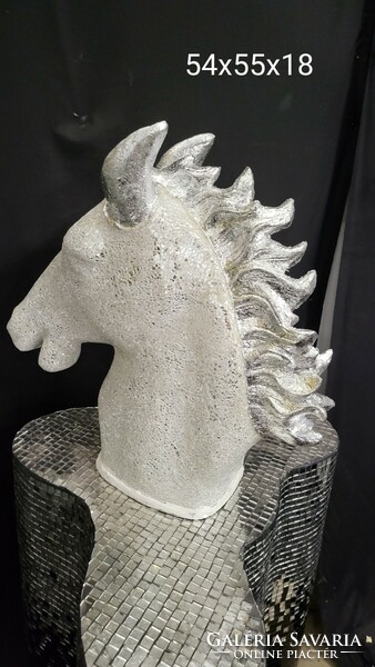 Design horse head covered with mirror mosaics
