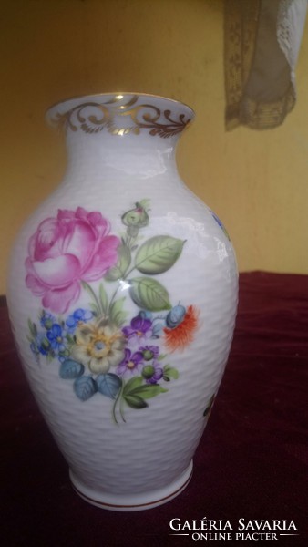 Jubilee Herend Viennese rose vase with 24 carat gilding is a flawless timeless beauty