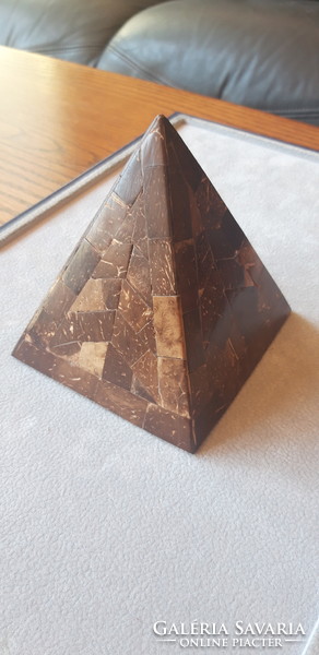 Pyramid - table ornament