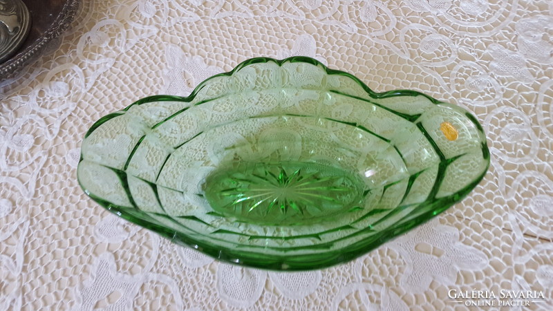 Gyönyörű Bohemia,vastag zöld üveg asztalközép kínáló