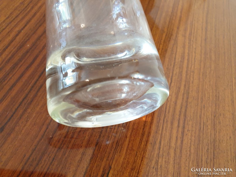 Régi üvegváza csiszolt virágmintás váza 20 cm