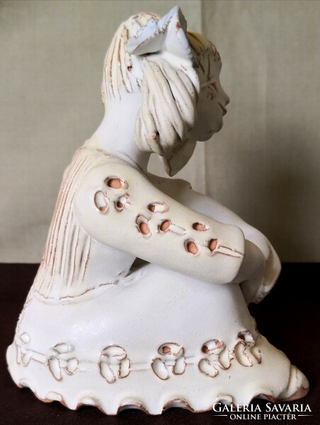 Dt/081 - éva kovács orsolya ceramicist - girl with braids