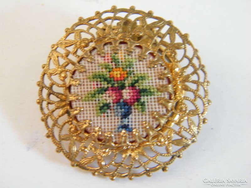 Filigree ornate tapestry badge or scarf clip