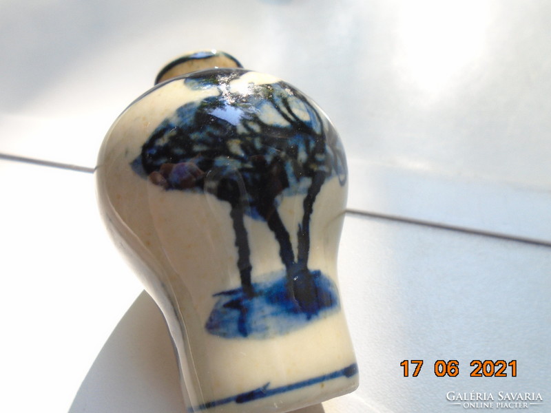 Kangxi hand-painted, hand-marked cobalt blue-white snuff bottle