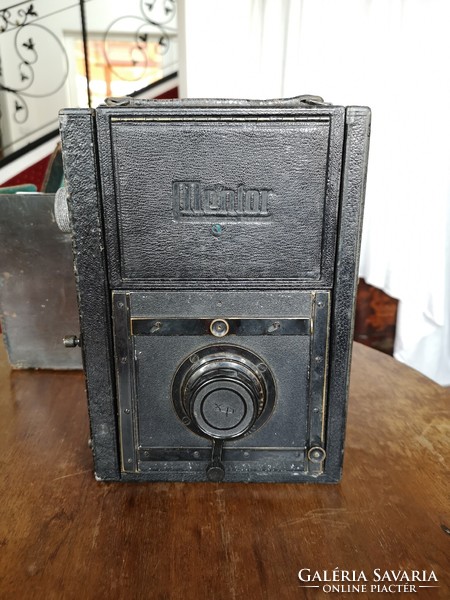 Rare, antique Mentor folding reflex camera for collectors, curio (100-year-old camera)