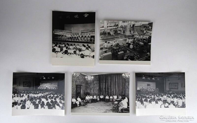 1J589 Régi kínai fotóalbum fényképalbum védődobozban 26 x 19.5 cm 14 kommunista témájú fotóval