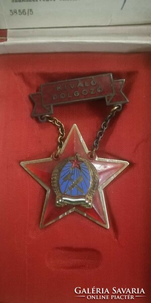 A szakma kiváló dolgozó  / esztergályos/  ~1950.   Rákosi-címeres zománcozott fém kitüntetés