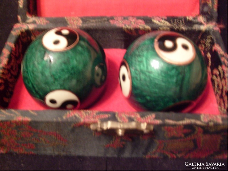 These 21 antique Chinese 22-carat gold-inlaid jing-yang musicians with 2 sounds in their box