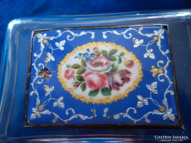 Biscuit box with a polished lead crystal lid decorated with enamel inlay, bonbonier.