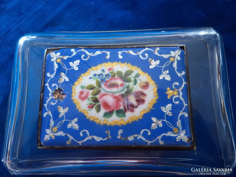 Biscuit box with a polished lead crystal lid decorated with enamel inlay, bonbonier.