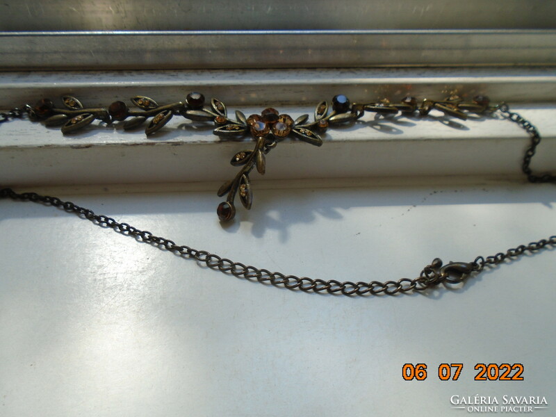 Antik Viktoriánus tűzaranyozott bronz nyakék csiszolt kövekkel foglalatban, lánccal