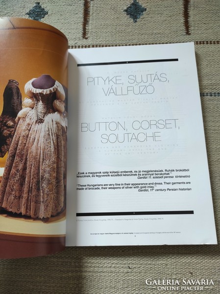 Um2 the rarity of Hungarian fashion + English for 1116 years specialist book for theater + film props for designers