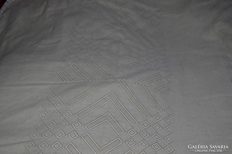 Large oval linen tablecloth with a woven pattern in the material ( dbz iv )