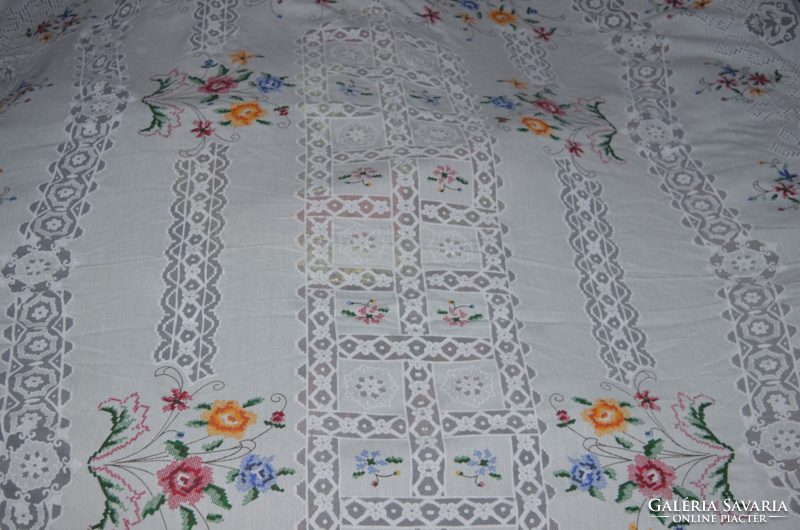 Large oval machine lace tablecloth ( dbz iv )
