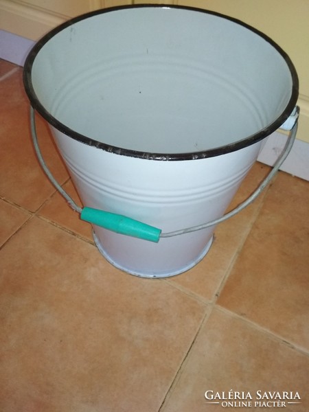 Flawless enameled water bucket