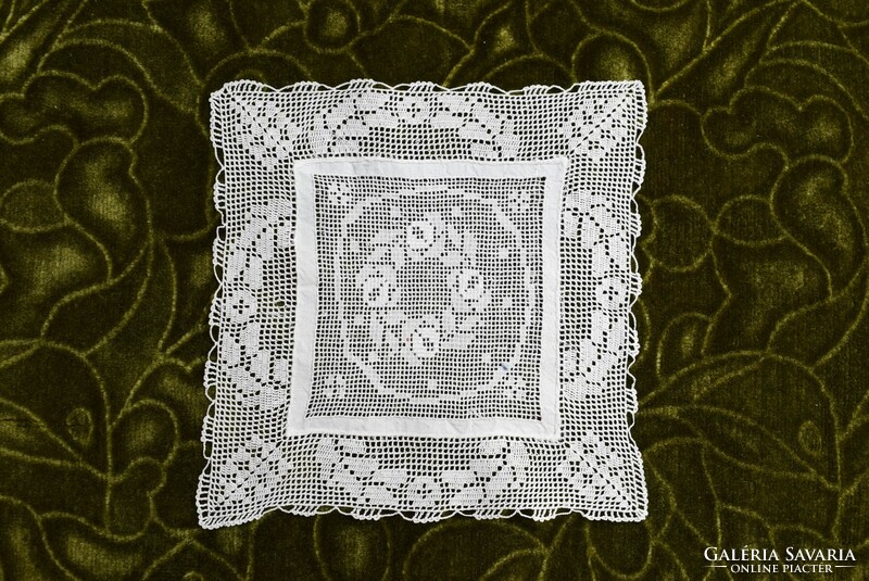 Antik horgolt csipkés díszzsebkendő tálcakendő kis terítő  15 x 14,5 cm