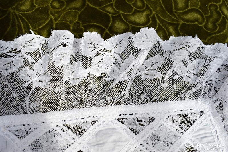 Antik pólya takaró csipke betétes fodros terítő 30 x 48 cm + 11 cm fodor