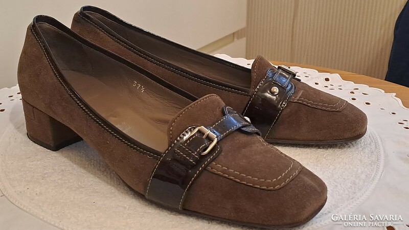 Kényelmes, finom, barna, olasz, bőr női cipő 37-es méretű, szép részletekkel