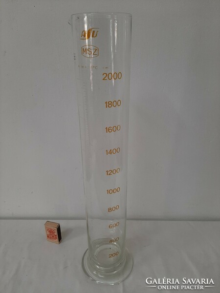 Measuring vessel, measuring glass