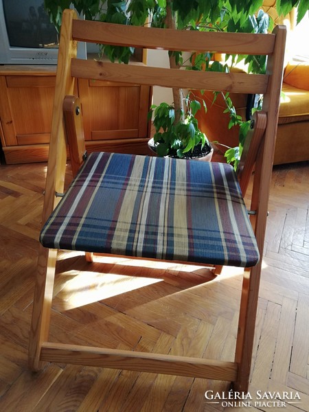 Perfect folding pine chair