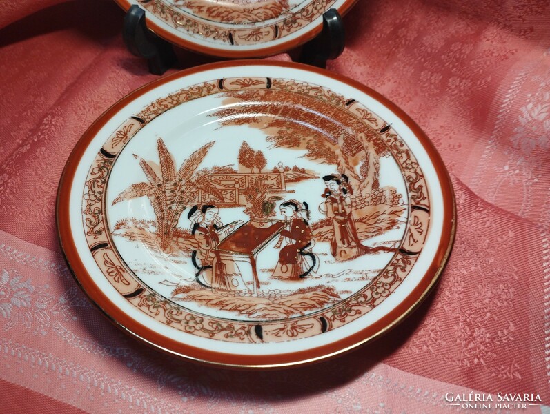 Antik japán porcelán, kézzel festett , aranyozott díszítésű sütis tányér, 2 db.