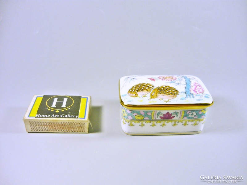 Herend, hand-painted porcelain crockery box with Chinese qm pattern, masterpiece, 8 cm., (B099)