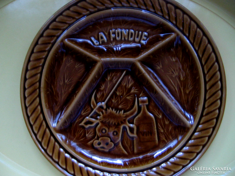 Sarreguemines tehenes  majolika mártogatós, fondue tányér készlet