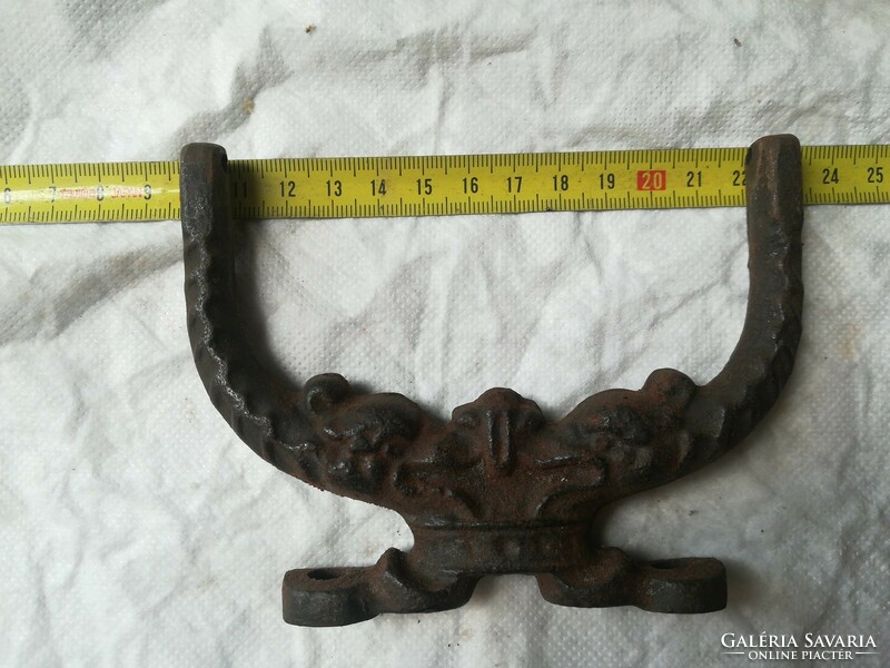 Fish-shaped iron handle