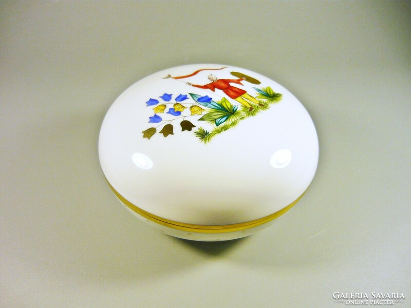 Herend, hand-painted porcelain bonbonier with Chinese showy flowers, 10 cm. (B100)