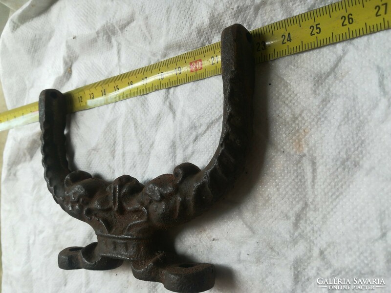 Fish-shaped iron handle