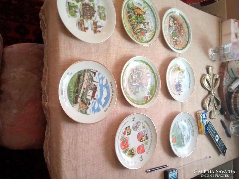 8 porcelain dinner plates.