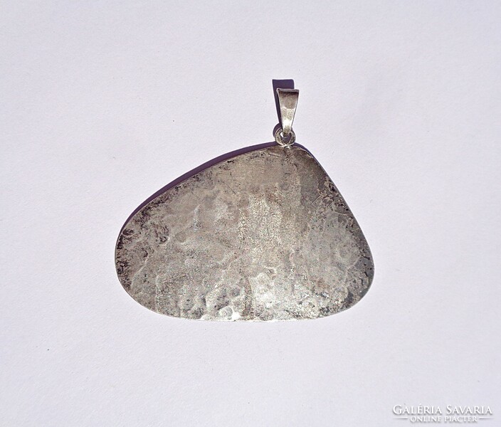 Pénzverdében készült retro ezüst medál, a motívum Tevan Margitra emlékeztet