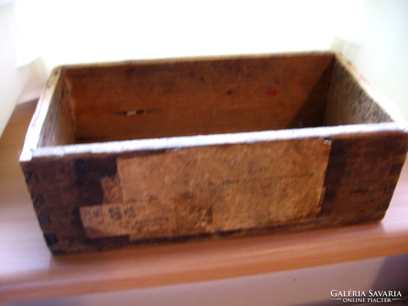 Antik fa doboz. A m. kir . postaigazgatóság műszaki anyagraktára