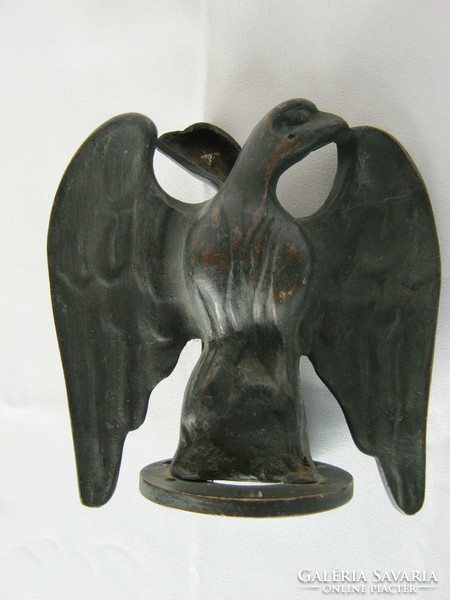 Bronze or copper eagle market bird