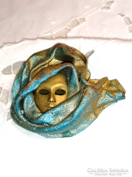 Theater leather brooch 113.