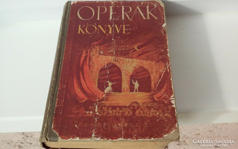 A 544-page book of operas from 1955 is a rarity