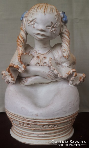 Dt/067 - éva kovács orsolya ceramicist - seated girl with braids
