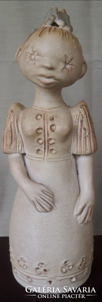 Dt/065 - éva orsolya kovács ceramicist - standing girl with braids