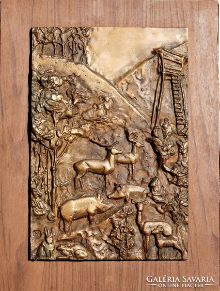 Szentirmai Zoltán (1941-2014): Az erdő állatai a vadászlesnél - bronz fali dísz, képcsarnokos