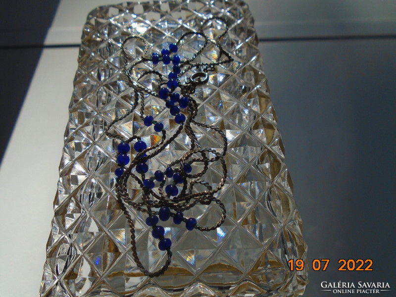 Zafír apró üveg gyöngyökkel nyakék ezüstözött lánccal