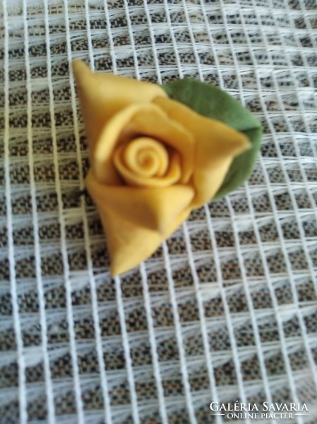 Sárga rózsa dísz tű
