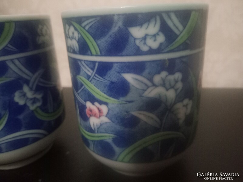 Two very good antique Chinese tea cups