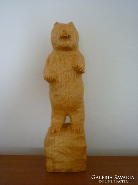 Wood, carving. Bear on rock (24 cm) woodcarving. Bear on a rock (height: 24 cm)