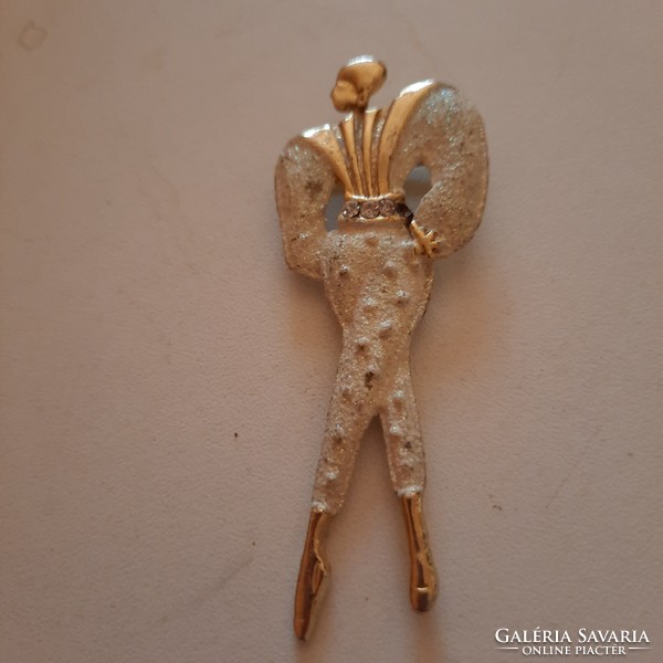 Brooch/pin with figure of a lady