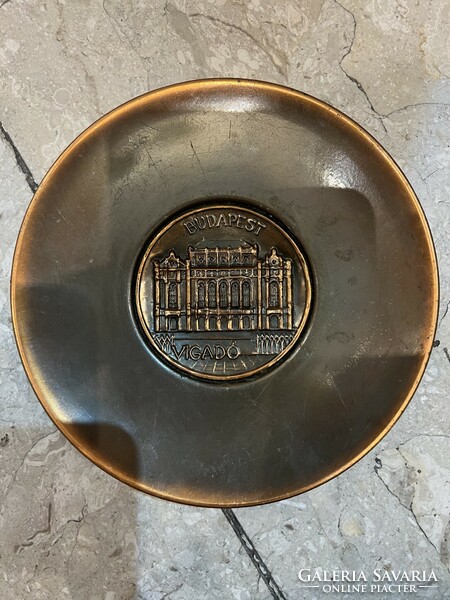 Bronze plate, 22 cm in size, excellent for collectors.