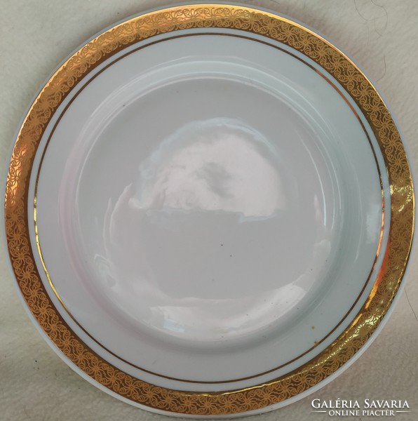 Arany szélű Alföldi porcelán tányér
