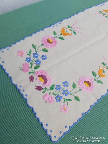 Beautiful embroidered table runner tablecloth tablecloth nostalgia piece rustic peasant