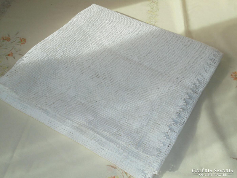Machine-made white lace, price per metre